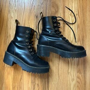 Dr Martens Leona boots